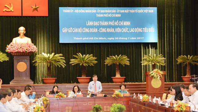 Lãnh đạo TPHCM gặp gỡ hơn 300 cán bộ công đoàn, công nhân tiêu biểu