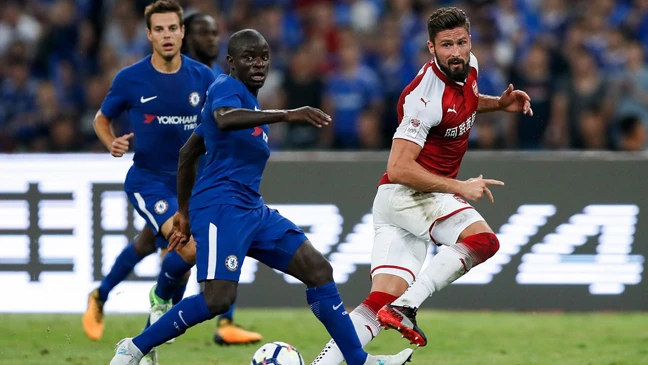 Chelsea (trái) khó trả lại món nợ từng thua tại Cúp FA trước Arsenal.