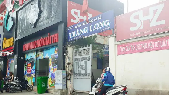 Tiệm game V2 nằm sát vách Trường THCS Thăng Long