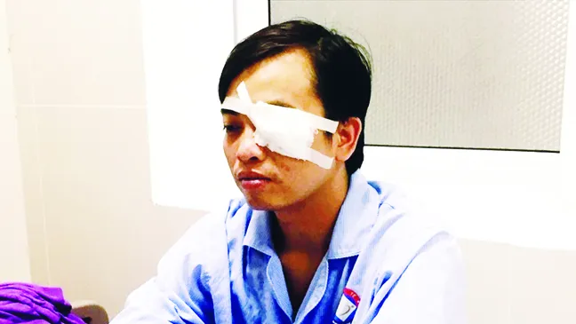 Vừa khám bệnh, vừa lo bị hành hung ảnh 1 Vừa khám bệnh, vừa lo bị hành hung ảnh 1