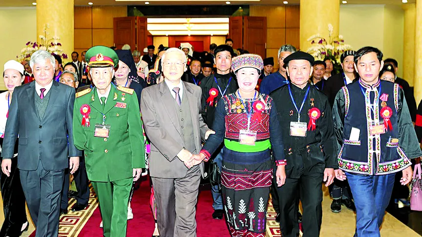 Tổng Bí thư Nguyễn Phú Trọng với các đại biểu người có uy tín, nhân sĩ trí thức, doanh nhân dân tộc thiểu số tiêu biểu toàn quốc