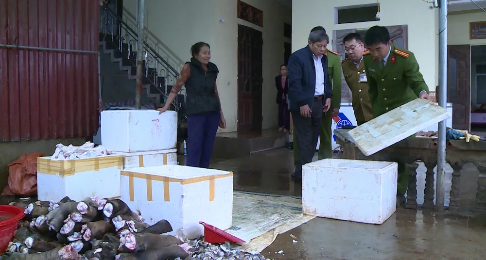 Lực lượng chức năng kiểm tra tại hiện trường
