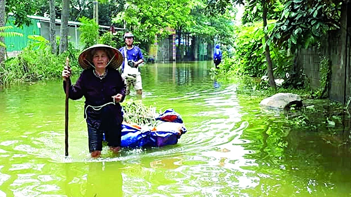 Nước lũ sông Bùi gây ngập nhà dân ở Chương Mỹ hơn 10 ngày qua