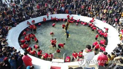 Tưng bừng lễ hội băng Hwacheon Sancheoneo