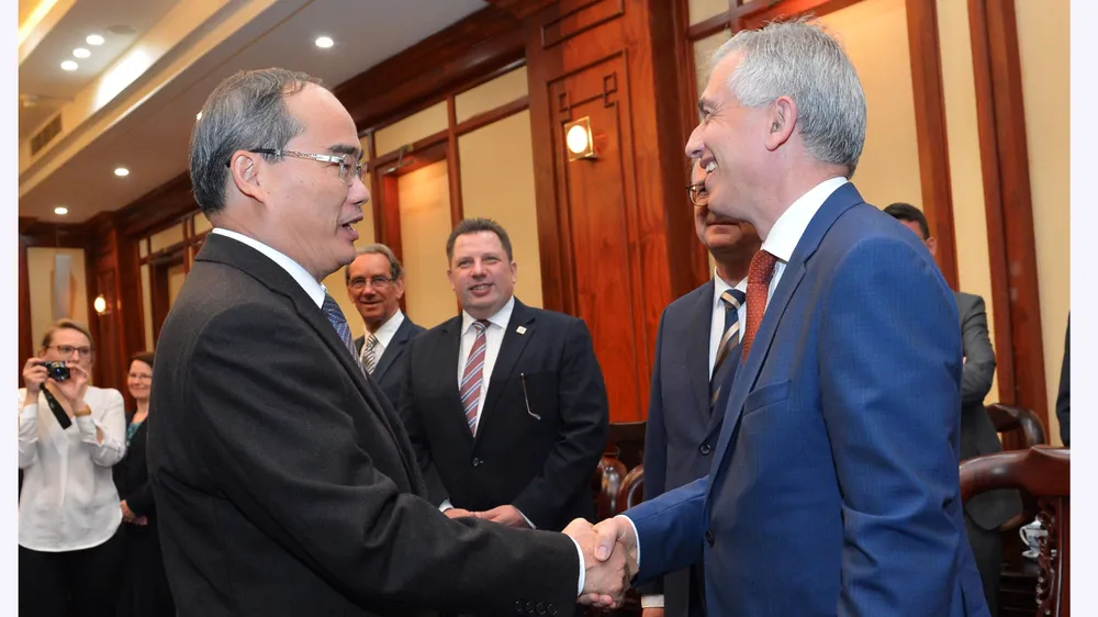 Bí thư Thành ủy TPHCM Nguyễn Thiện Nhân tiếp ông Peter Feldman, Thị trưởng TP Frankfurt, Đức. Ảnh: Việt Dũng