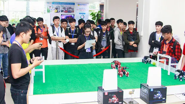 Hutech TVTH dự giải Robo Fight thế giới