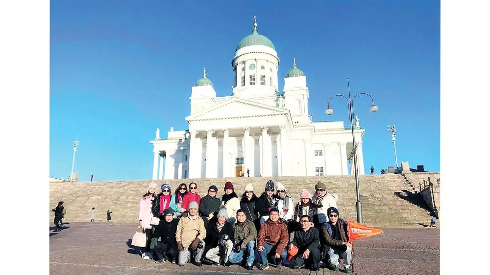 Đoàn khách TST tourist du ngoạn châu Âu