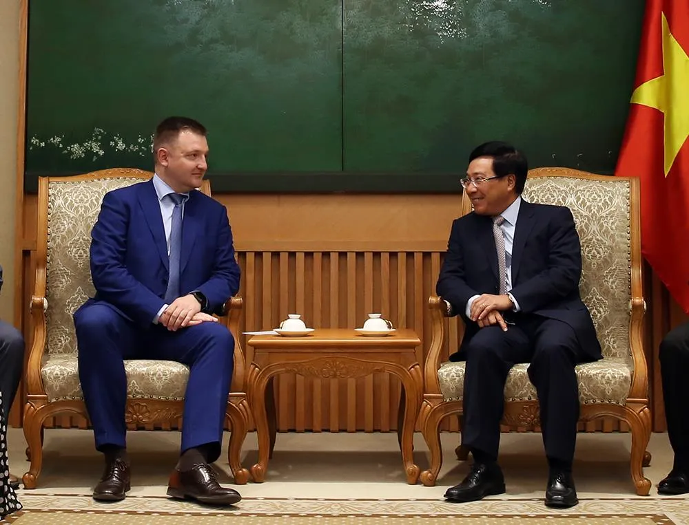 Phó Thủ tướng Phạm Bình Minh tiếp ông Alexander Bugayev, Chủ tịch Cơ quan Liên bang Nga về công tác thanh niên. Ảnh: VGP/Hải Minh