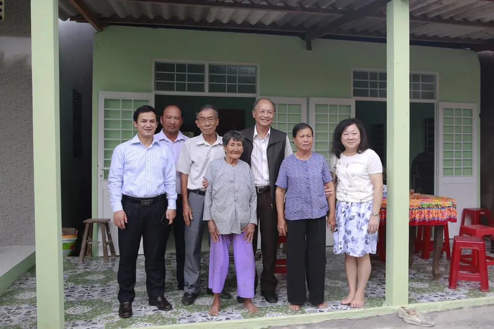 Quỹ Lawrence S. Ting trao 12 nhà tình thương ảnh 2