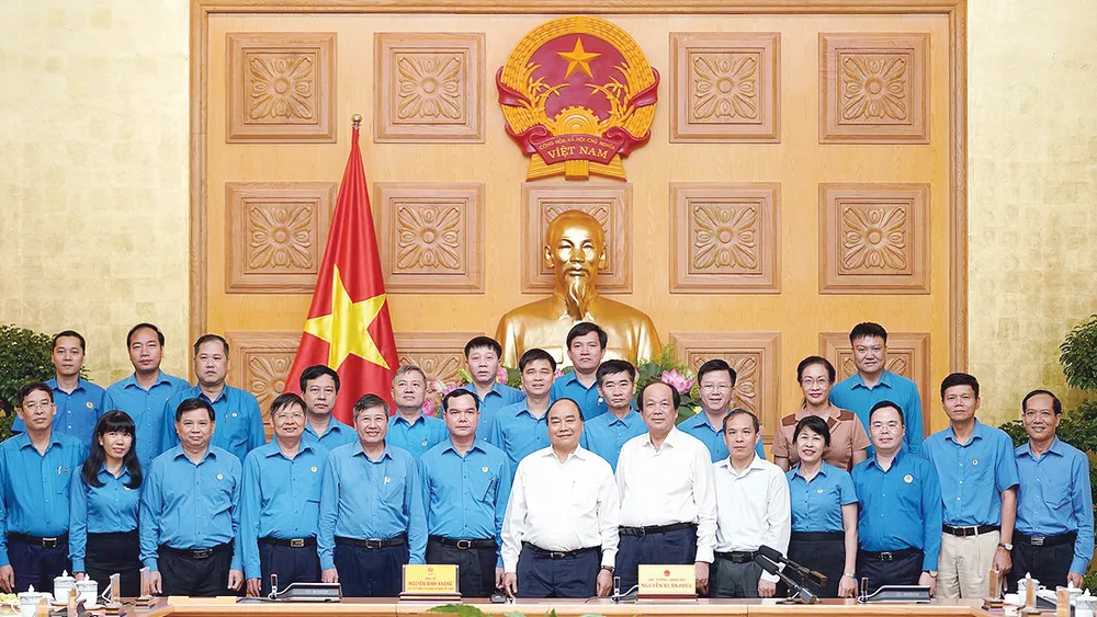 Thủ tướng Nguyễn Xuân Phúc tại buổi làm việc với Tổng Liên đoàn Lao động Việt Nam. Ảnh: VIẾT CHUNG