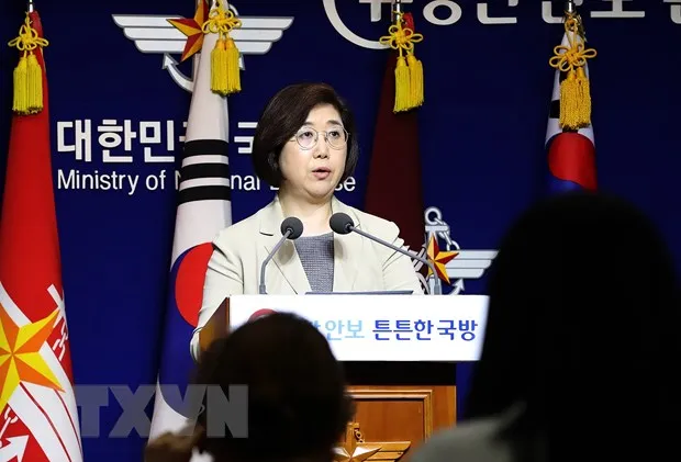 Phát ngôn viên Bộ Quốc phòng Hàn Quốc Choi Hyun-soo tại cuộc họp báo ở Seoul ngày 25-7-2019. Ảnh: Yonhap/TTXVN