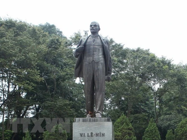 Tượng đài V.I. Lenin tại Vườn hoa Chi Lăng, quận Ba Đình, Hà Nội