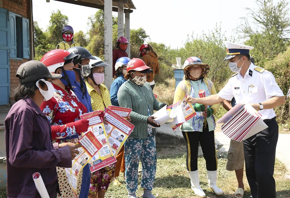 Quân chủng Hải quân cung cấp gần 5 triệu lít nước sinh hoạt cho  vùng hạn mặn Tây Nam bộ ảnh 3