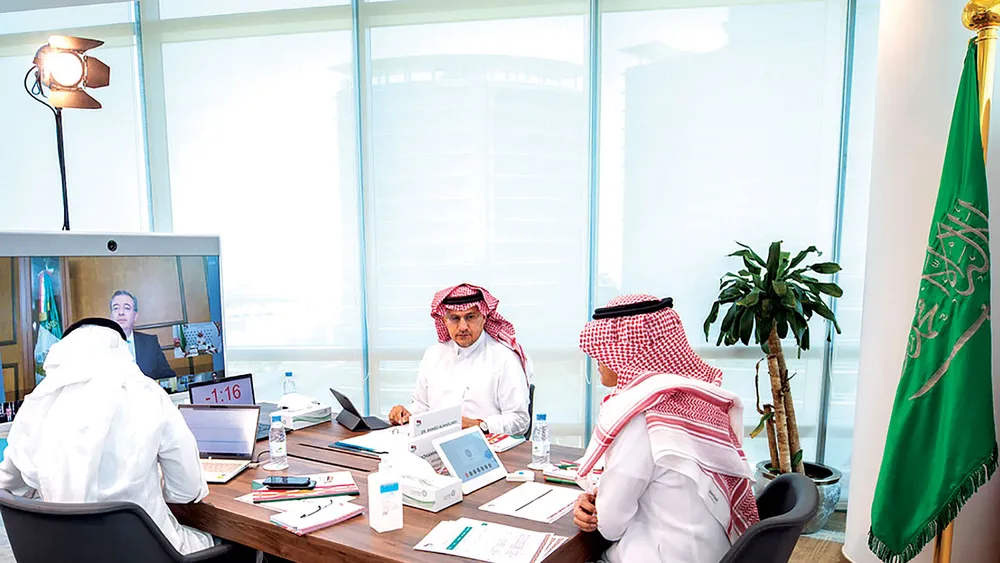 Các thành viên của Cơ quan Tiền tệ Saudi Arabia dự hội nghị trực tuyến Bộ trưởng Tài chính G20 và thống đốc các ngân hàng trung ương