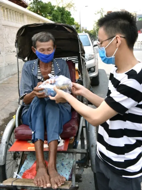 Tình người thành phố mang tên Bác ảnh 6