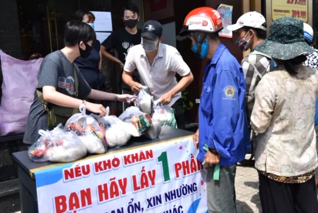 Tình người thành phố mang tên Bác ảnh 8