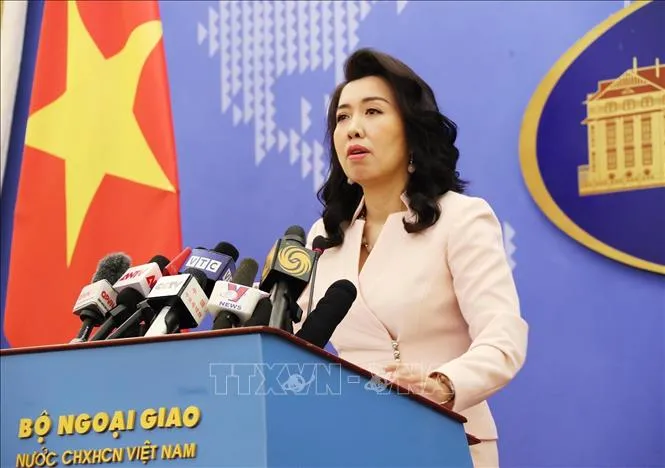 Người phát ngôn Bộ Ngoại giao Lê Thị Thu Hằng trả lời câu hỏi của phóng viên các cơ quan thông tấn, báo chí trong nước và quốc tế. Ảnh: TTXVN