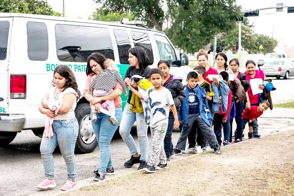 Ông Biden bắt đầu hiện thực hóa cam kết ảnh 2