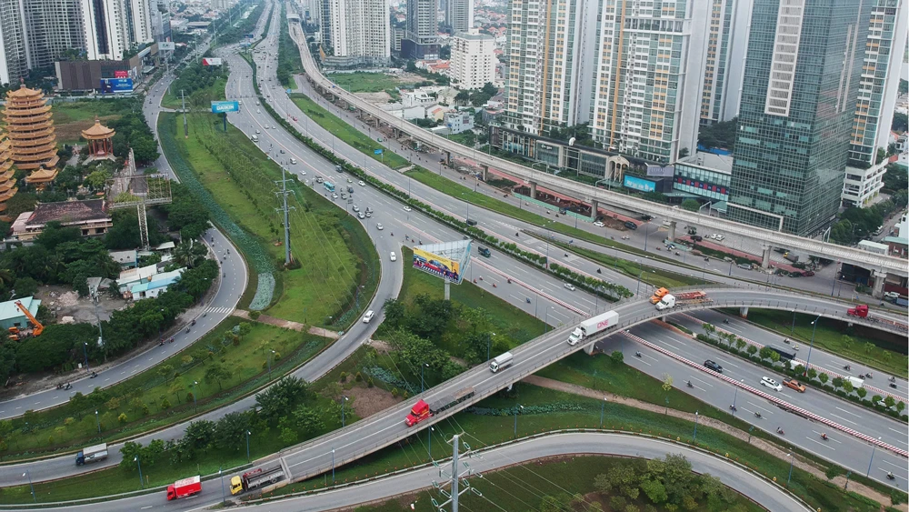 Giao thông liên hoàn tại phường An Phú, TP Thủ Đức. Ảnh: CAO THĂNG