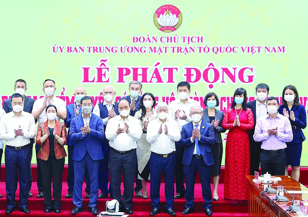 Chủ tịch nước Nguyễn Xuân Phúc và các đại biểu tại lễ phát động. Ảnh: VIẾT CHUNG