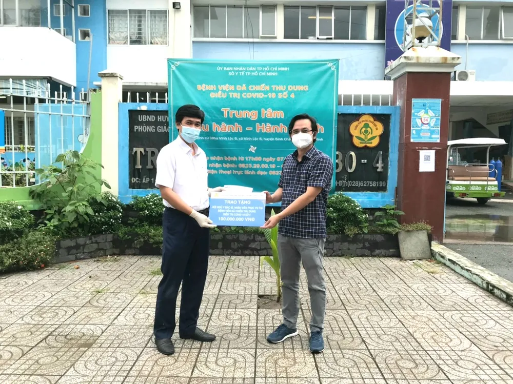 300 triệu đồng tặng y, bác sĩ tuyến đầu chống dịch ảnh 1