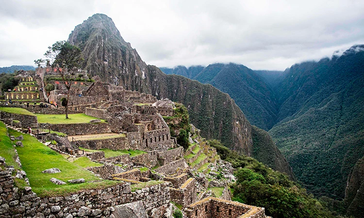 Du khách tham quan thánh địa Machu Picchu