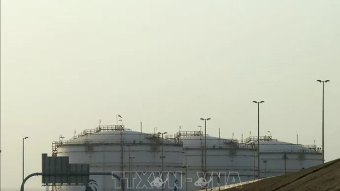 Lực lượng Mỹ bắn hạ tên lửa tấn công vào UAE ảnh 1