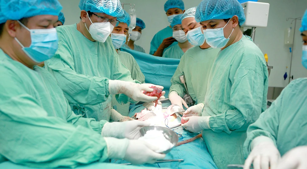 Hai cuộc đời tái sinh từ tạng người chết não ảnh 1 Hai cuộc đời tái sinh từ tạng người chết não ảnh 1