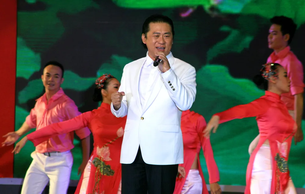 NSND Tạ Minh Tâm sẽ trình diễn ca khúc Dấu chân phía trước trong chương trình biểu diễn giao lưu Sống và ước vọng. Ảnh: THÚY BÌNH