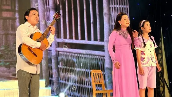 Thí sinh Trần Chí Tâm thi diễn trích đoạn Bài ca tìm mẹ. Ảnh: THÚY BÌNH Thí sinh Trần Chí Tâm thi diễn trích đoạn Bài ca tìm mẹ. Ảnh: THÚY BÌNH