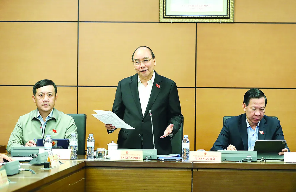 Chủ tịch nước Nguyễn Xuân Phúc phát biểu tại phiên thảo luận tổ đại biểu Quốc hội TPHCM, sáng 6-1 Chủ tịch nước Nguyễn Xuân Phúc phát biểu tại phiên thảo luận tổ đại biểu Quốc hội TPHCM, sáng 6-1