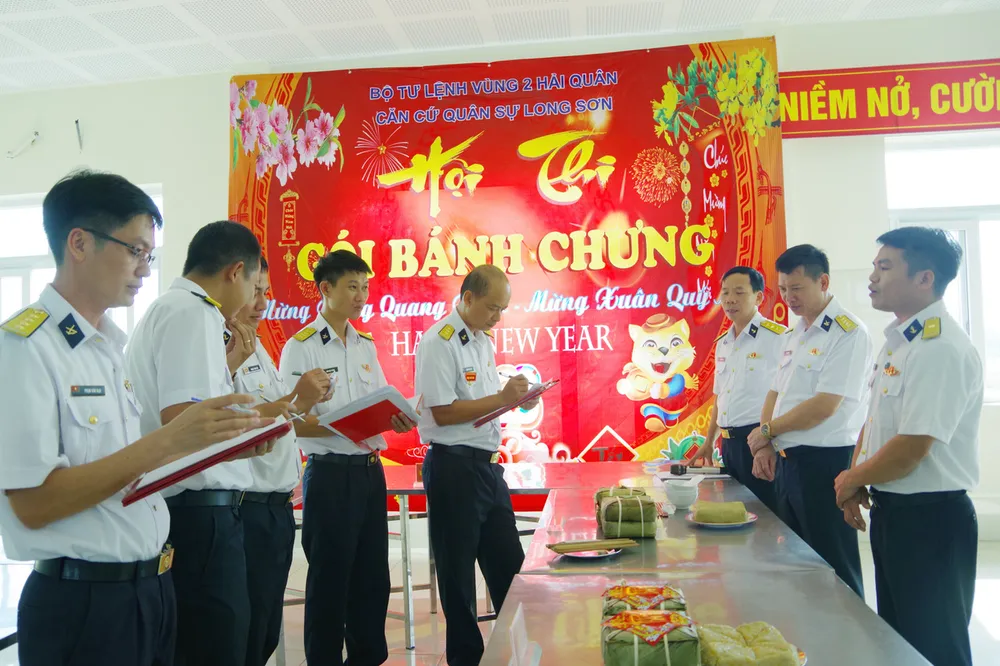 Chấm điểm hội thi Gói bánh chưng Chấm điểm hội thi Gói bánh chưng