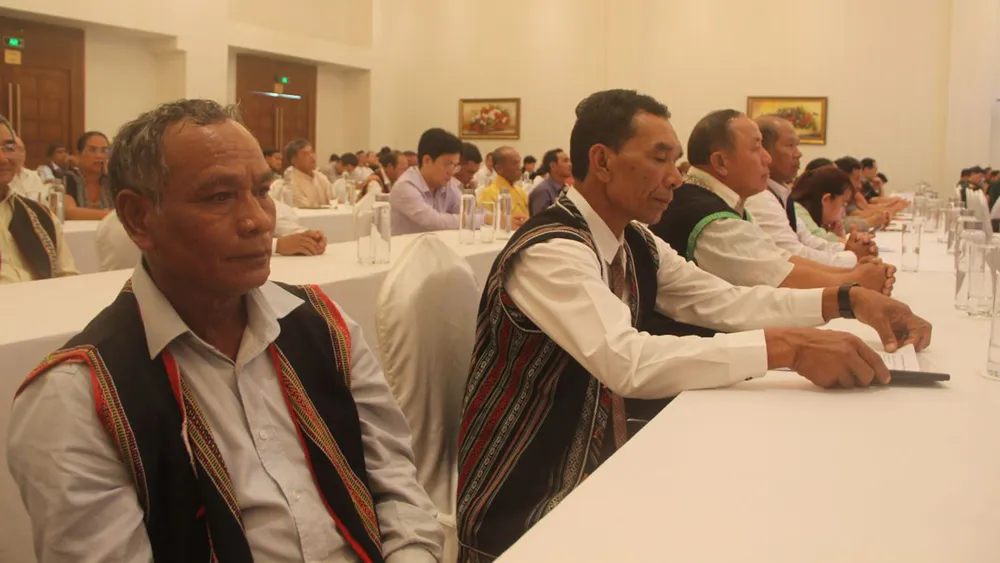 Các già làng, trưởng bản, chức sắc tôn giáo gặp gỡ, trao đổi kinh nghiệm, nâng cao kiến thức quốc phòng, an ninh