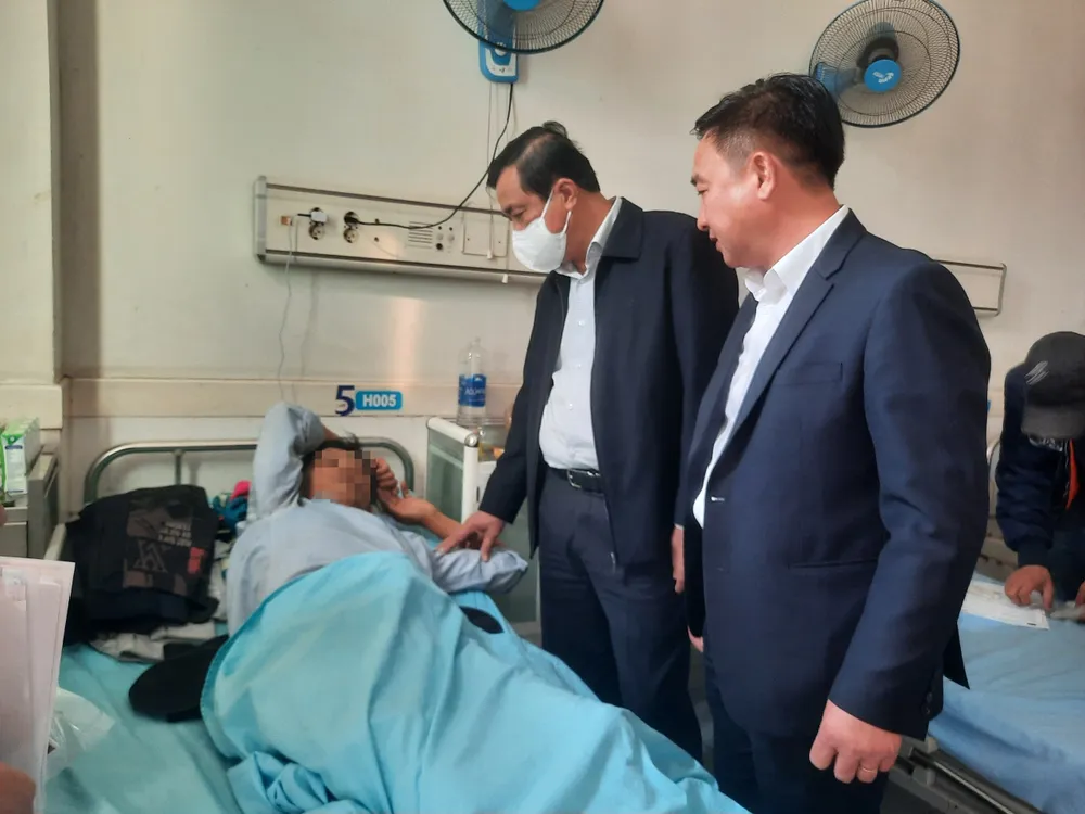 Ông Phan Việt Cường, Bí thư Tỉnh ủy Quảng Nam thăm hỏi các nạn nhân trong vụ tai nạn Ông Phan Việt Cường, Bí thư Tỉnh ủy Quảng Nam thăm hỏi các nạn nhân trong vụ tai nạn