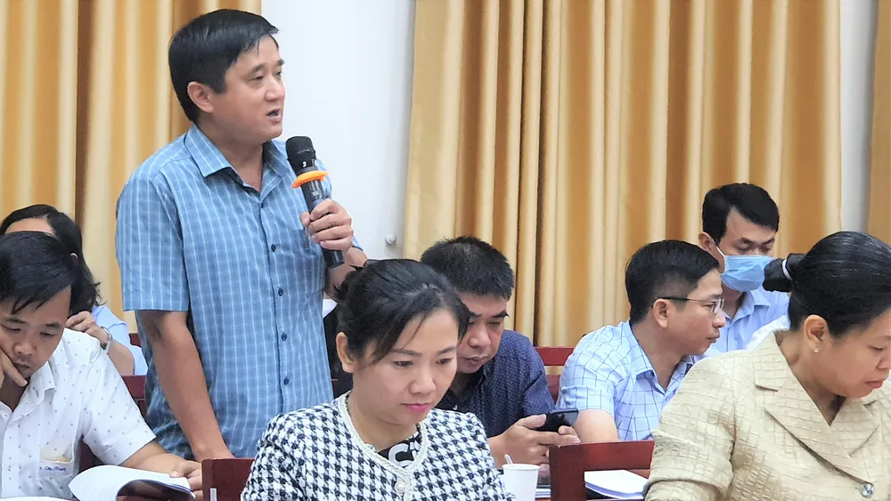 Giám đốc Chi nhánh Văn phòng ĐKĐĐ huyện Bình Chánh Nguyễn Lê Tuân góp ý tại buổi tọa đàm Giám đốc Chi nhánh Văn phòng ĐKĐĐ huyện Bình Chánh Nguyễn Lê Tuân góp ý tại buổi tọa đàm