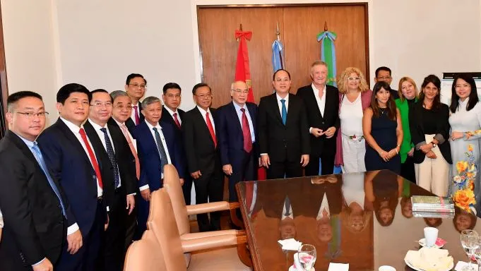Đoàn công tác TPHCM tại buổi làm việc với lãnh đạo tỉnh Buenos Aires, Argentina. Ảnh: VIỆT DŨNG
