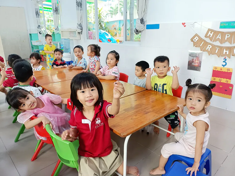 Học sinh Trường Mầm non tư thục Tân Đông (TP Thủ Đức, TPHCM), một trong những cơ sở mầm non nhận nhiều trẻ có cha mẹ là công nhân Học sinh Trường Mầm non tư thục Tân Đông (TP Thủ Đức, TPHCM), một trong những cơ sở mầm non nhận nhiều trẻ có cha mẹ là công nhân