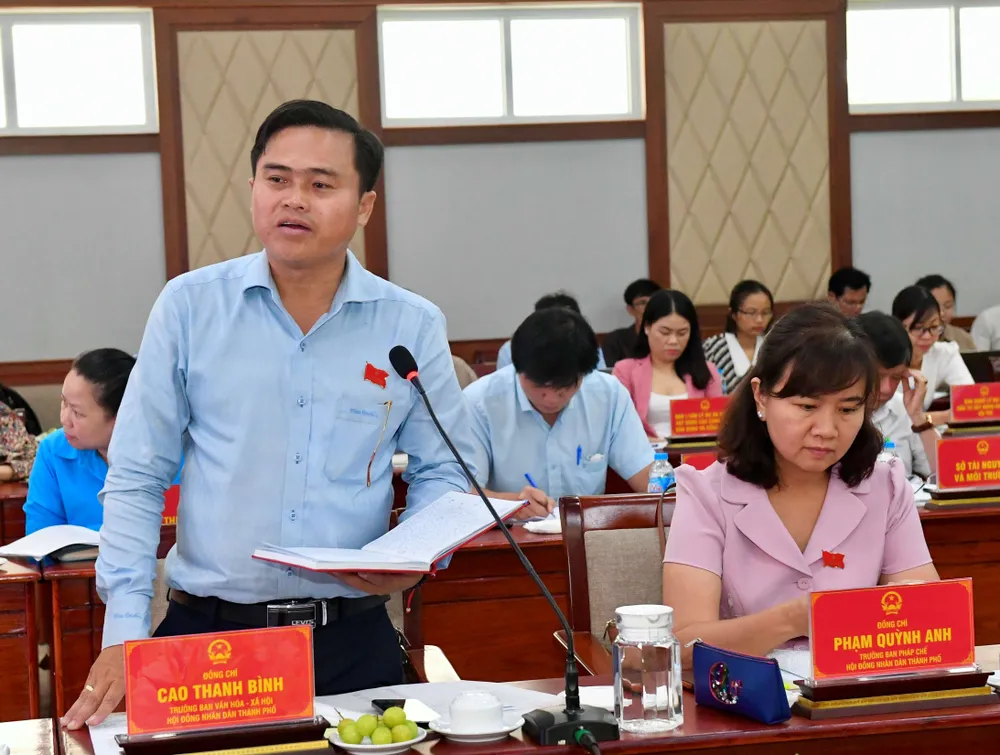 ĐB Cao Thanh Bình phát biểu tại buổi giám sát. Ảnh: VIỆT DŨNG