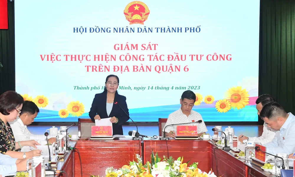 Chủ tịch HĐND TPHCM Nguyễn Thị Lệ đề nghị quận 6 rà lại trong các dự án đầu tư công chậm triển khai. Ảnh: VIỆT DŨNG