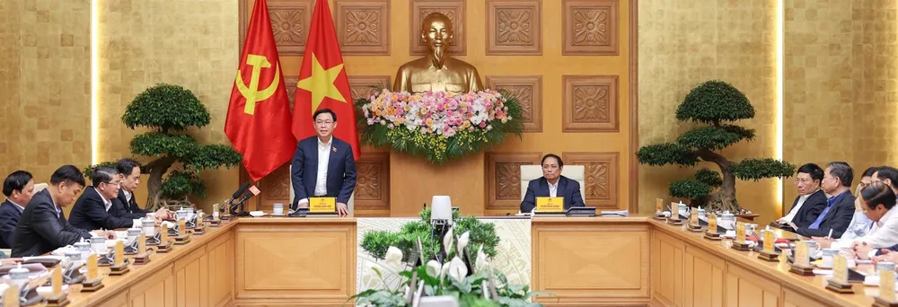 Thủ tướng Phạm Minh Chính và Chủ tịch Quốc hội Vương Đình Huệ cùng chủ trì cuộc họp giữa Ban Cán sự đảng Chính phủ và Đảng đoàn Quốc hội về một số nội dung liên quan đến chuyên đề giám sát việc thực hiện chính sách, pháp luật và công tác quy hoạch, chiều 21-4-2022. Ảnh: VIẾT CHUNG Thủ tướng Phạm Minh Chính và Chủ tịch Quốc hội Vương Đình Huệ cùng chủ trì cuộc họp giữa Ban Cán sự đảng Chính phủ và Đảng đoàn Quốc hội về một số nội dung liên quan đến chuyên đề giám sát việc thực hiện chính sách, pháp luật và công tác quy hoạch, chiều 21-4-2022. Ảnh: VIẾT CHUNG