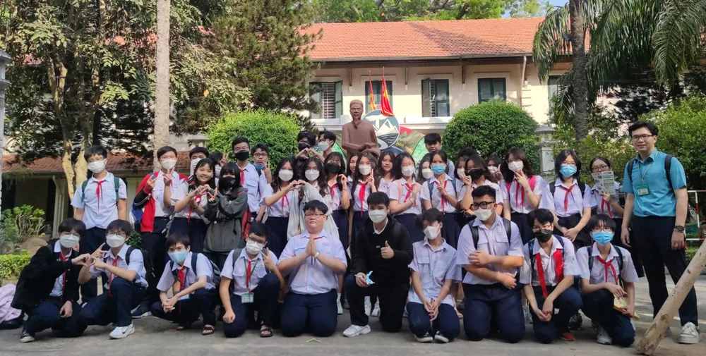 Học sinh lớp 9, Trường THCS Nguyễn Du (quận 1) tham quan tìm hiểu Trường THPT Lê Quý Đôn (quận 3) vào cuối tháng 3-2023 Học sinh lớp 9, Trường THCS Nguyễn Du (quận 1) tham quan tìm hiểu Trường THPT Lê Quý Đôn (quận 3) vào cuối tháng 3-2023