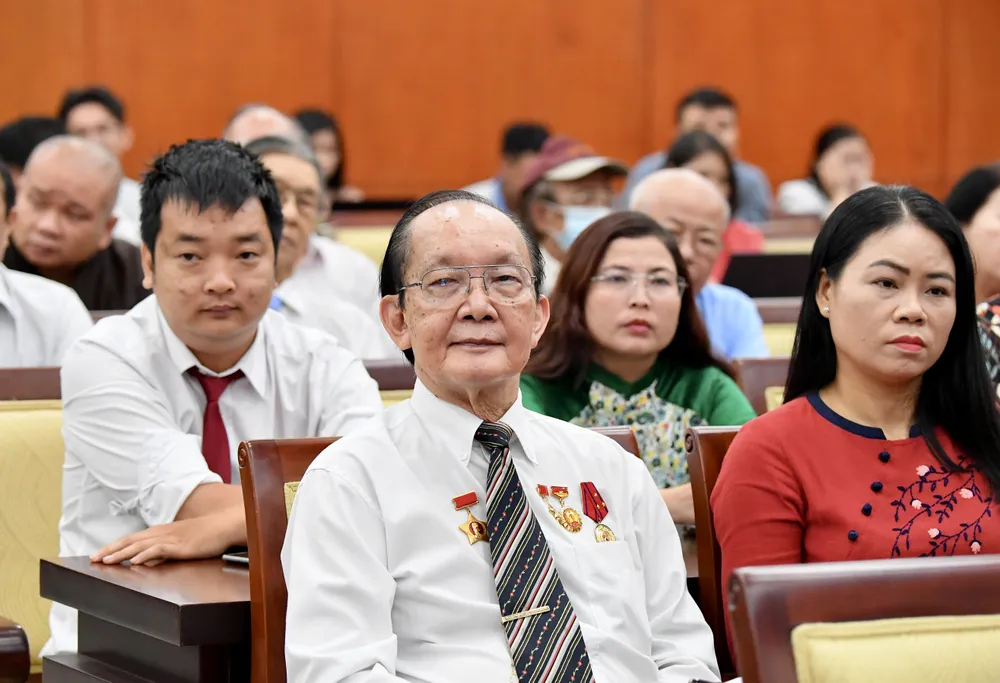 Các đại biểu dự lễ biểu dương điển hình xuất sắc. Ảnh: VIỆT DŨNG Các đại biểu dự lễ biểu dương điển hình xuất sắc. Ảnh: VIỆT DŨNG