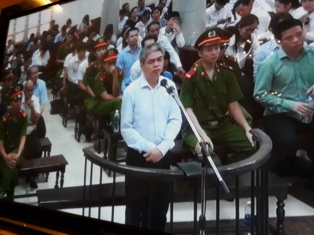 Xét xử đại án OceanBank: Nguyên phó tổng PVN bất ngờ thừa nhận tiền tỷ từ Nguyễn Xuân Sơn ảnh 2