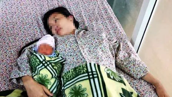 Hy hữu: Cứu sống mẹ con sản phụ bị vỡ tử cung rất nguy kịch ảnh 2 Hy hữu: Cứu sống mẹ con sản phụ bị vỡ tử cung rất nguy kịch ảnh 2