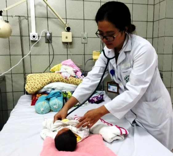2 trẻ sơ sinh ở Bắc Ninh chuyển lên Bệnh viện Bạch Mai ra viện ảnh 1 2 trẻ sơ sinh ở Bắc Ninh chuyển lên Bệnh viện Bạch Mai ra viện ảnh 1