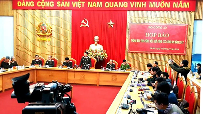 Thứ trưởng Bùi Văn Nam chủ trì họp báo về công tác Công an năm 2017