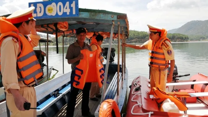 Tai nạn giao thông đầu xuân, chủ yếu do uống bia rượu điều khiển xe ảnh 1 Tai nạn giao thông đầu xuân, chủ yếu do uống bia rượu điều khiển xe ảnh 1