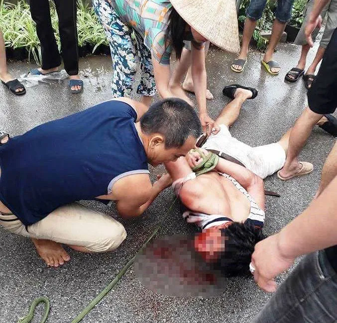 Sự thật về kẻ "bắt cóc trẻ em" ở Văn Giang bị người dân đánh dã man ảnh 1 Sự thật về kẻ "bắt cóc trẻ em" ở Văn Giang bị người dân đánh dã man ảnh 1