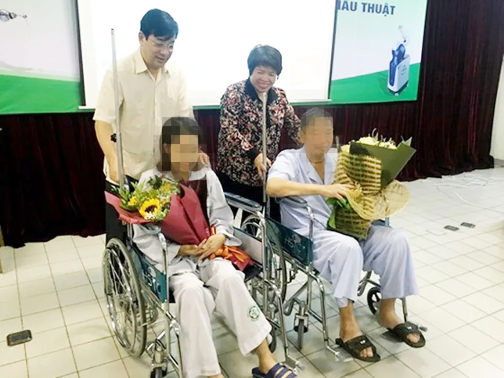 Kỳ tích cứu sống 2 bệnh nhân bị suy 5/6 tạng, tim 5 ngày ngừng đập ảnh 1 Kỳ tích cứu sống 2 bệnh nhân bị suy 5/6 tạng, tim 5 ngày ngừng đập ảnh 1