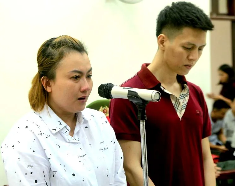 Bố đẻ- mẹ kế đánh dập dã man con trai 10 tuổi bị phạt hơn 11 năm tù ảnh 1 Bố đẻ- mẹ kế đánh dập dã man con trai 10 tuổi bị phạt hơn 11 năm tù ảnh 1